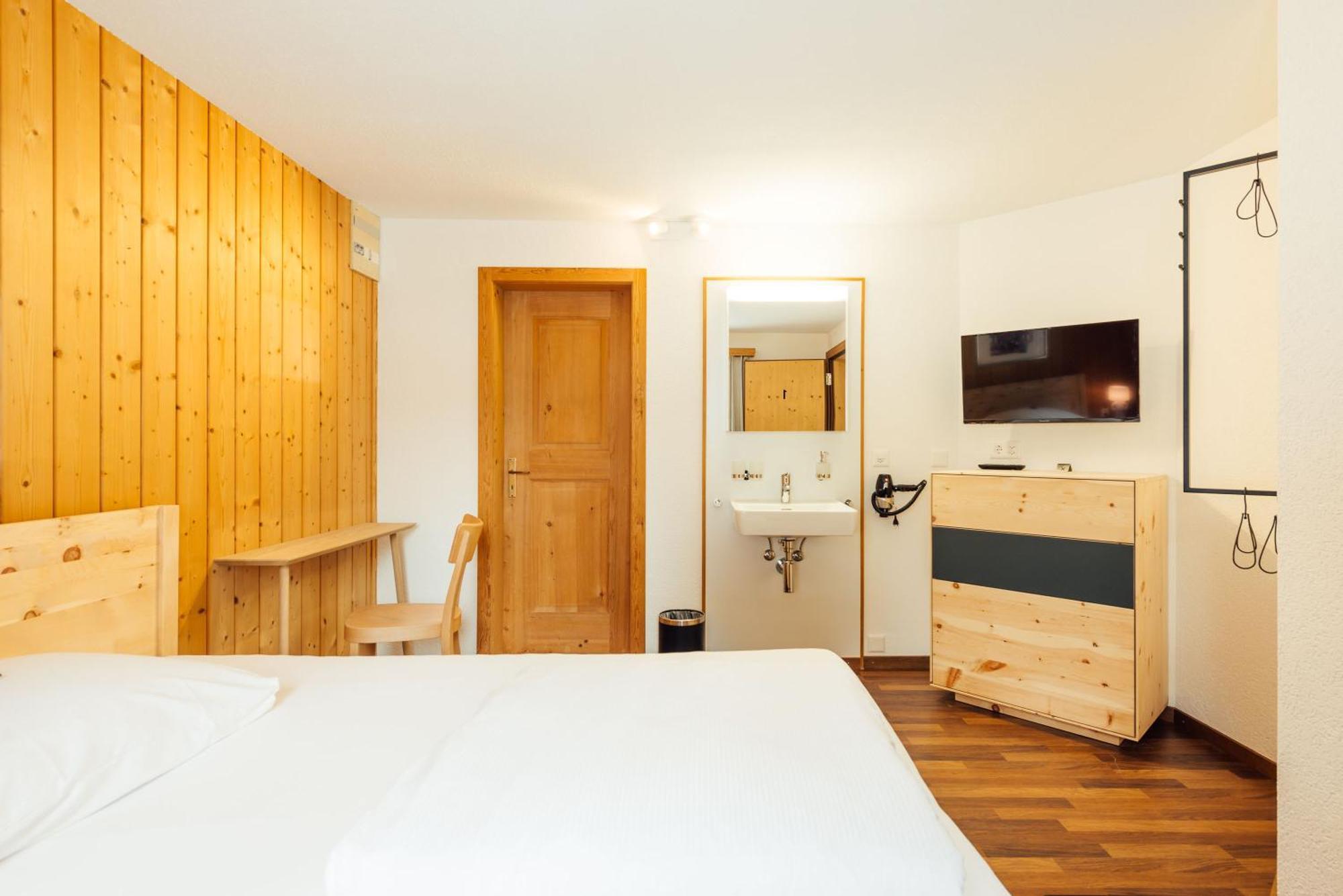 Hotel Kruezli - Dapi 1914 Sedrun Chambre photo
