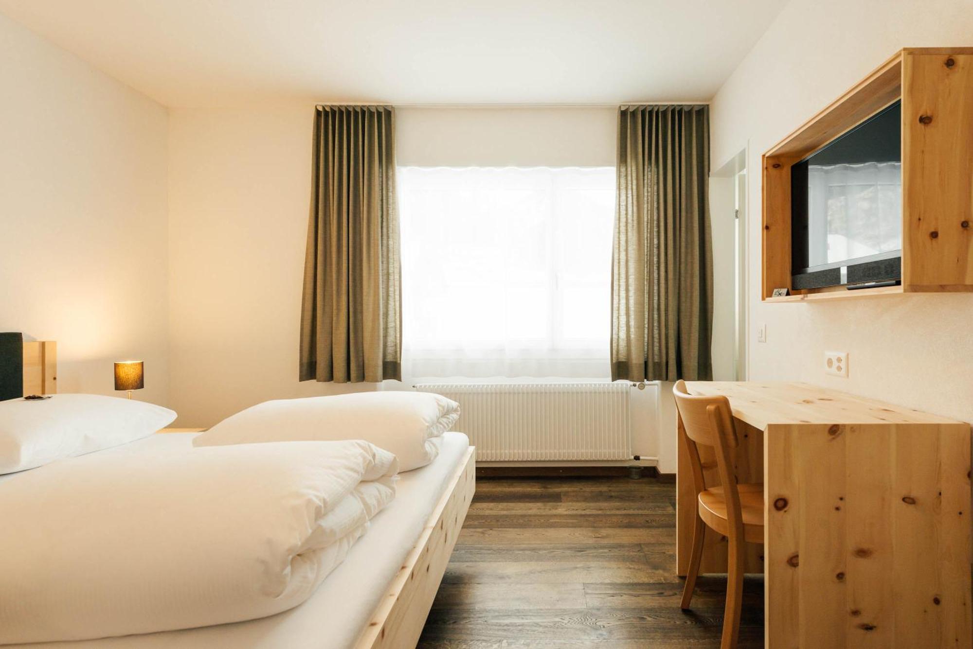 Hotel Kruezli - Dapi 1914 Sedrun Chambre photo